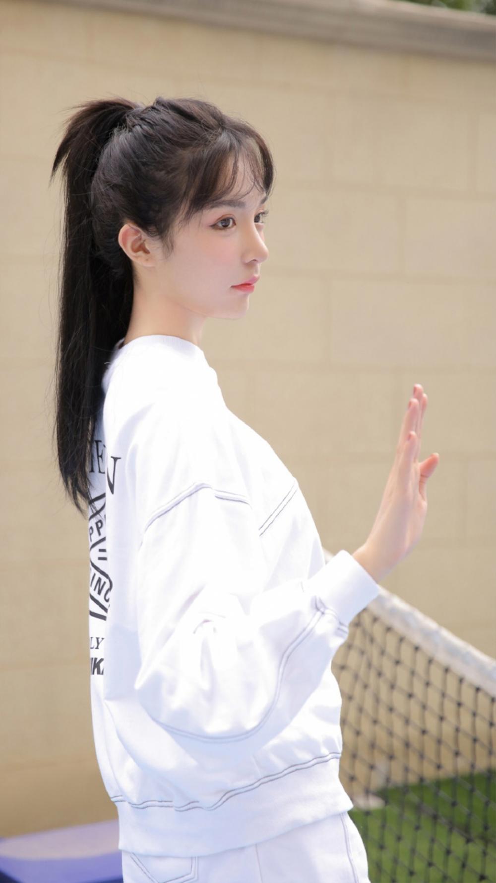 干的邻家少妇嗯,,,啊 27岁和母亲睡一起 我摩托车上后面嫂嫂