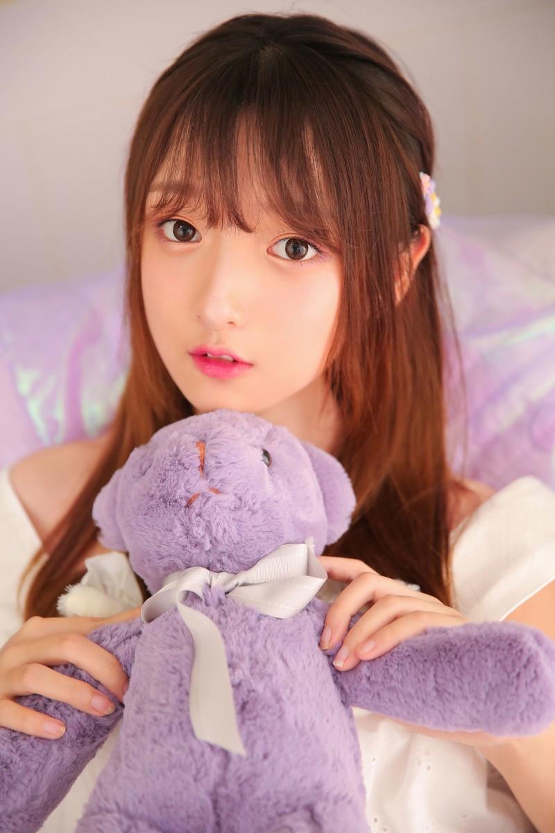 别用你舔过别人jb的嘴说爱我 撕咬吸吮她粉红的奶头