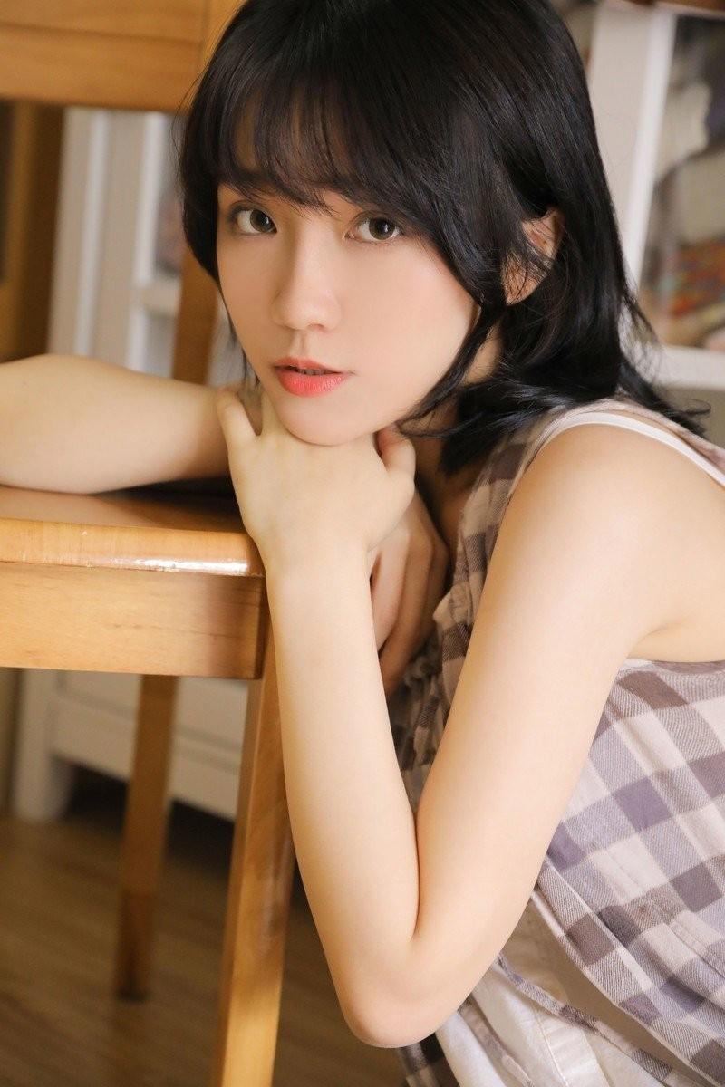 帅哥和美女抓胸在床上 破女视频免费观看