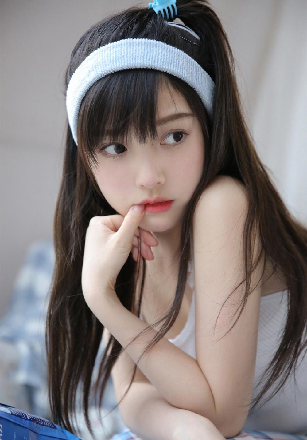 人妻护士激情出轨 被修水管的弄得很舒服