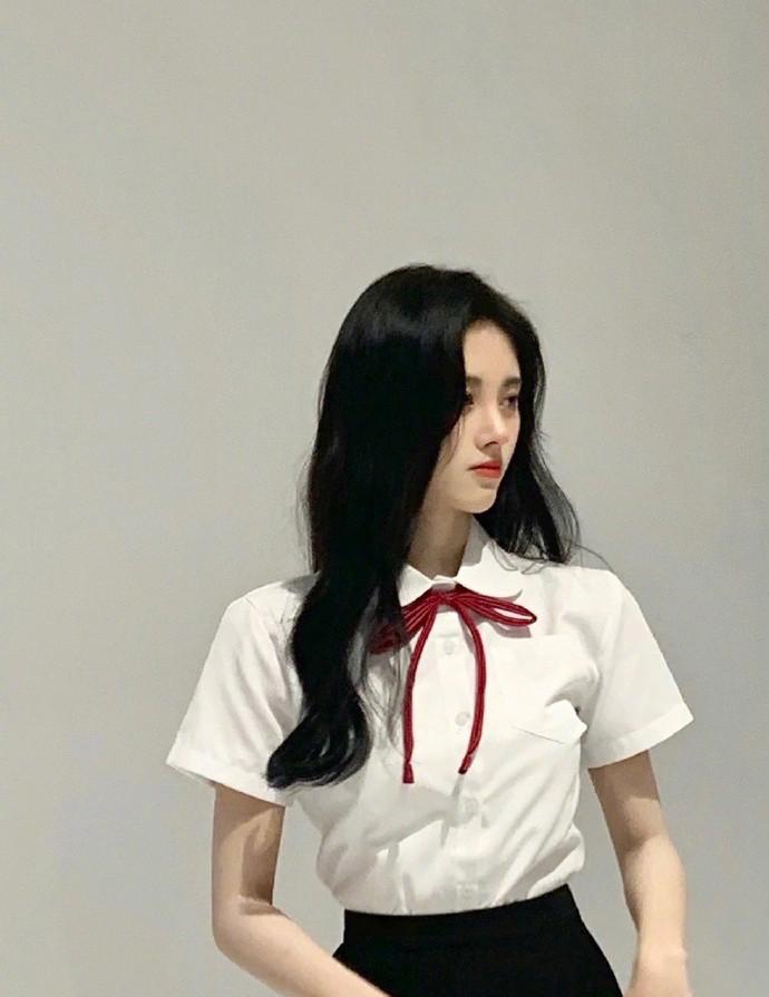 那晚，在吱扭吱扭的床上我们做了好几次