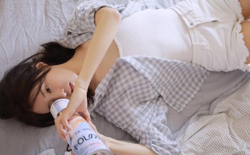 他只单单为她演绎了一场落幕繁华