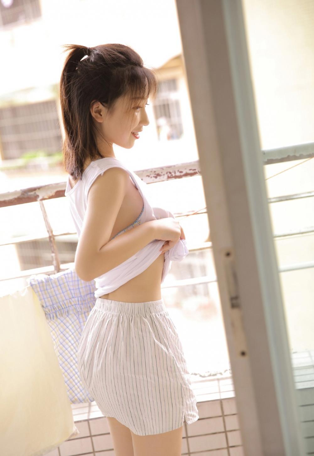 地铁上我被吸奶很舒服医品圣手 流氓女神