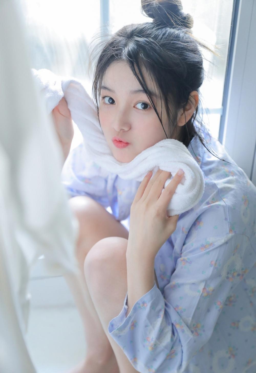 缺陷美人 尹希蓉撒娇的讨饶,可是却没有移动身子分毫(1)