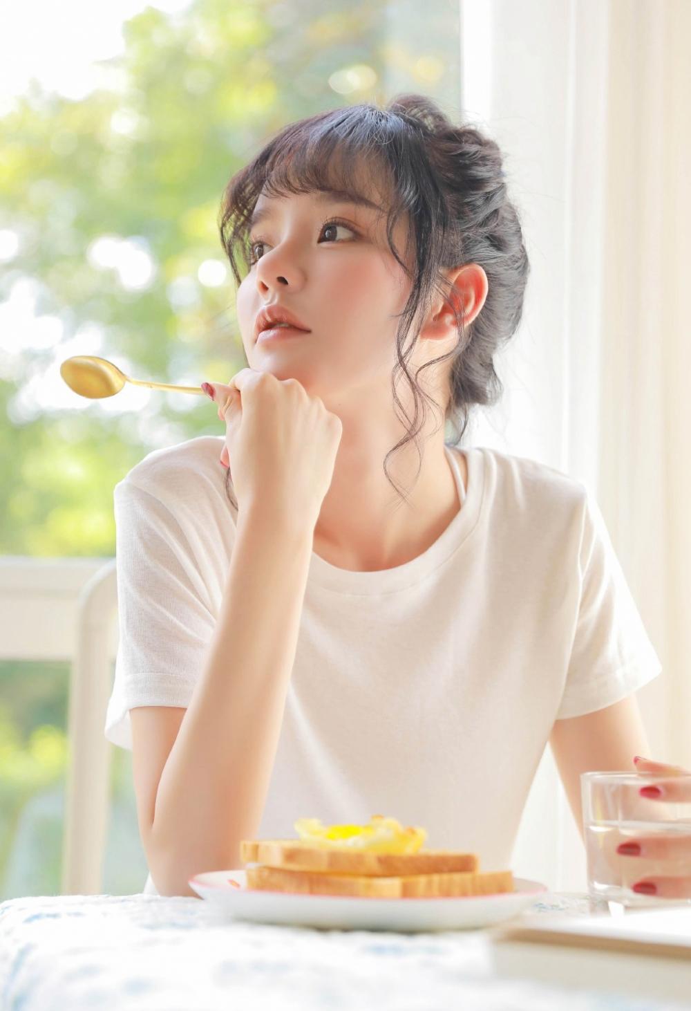 四个男生把我带到男厕所强，在厕所里最刺激一次