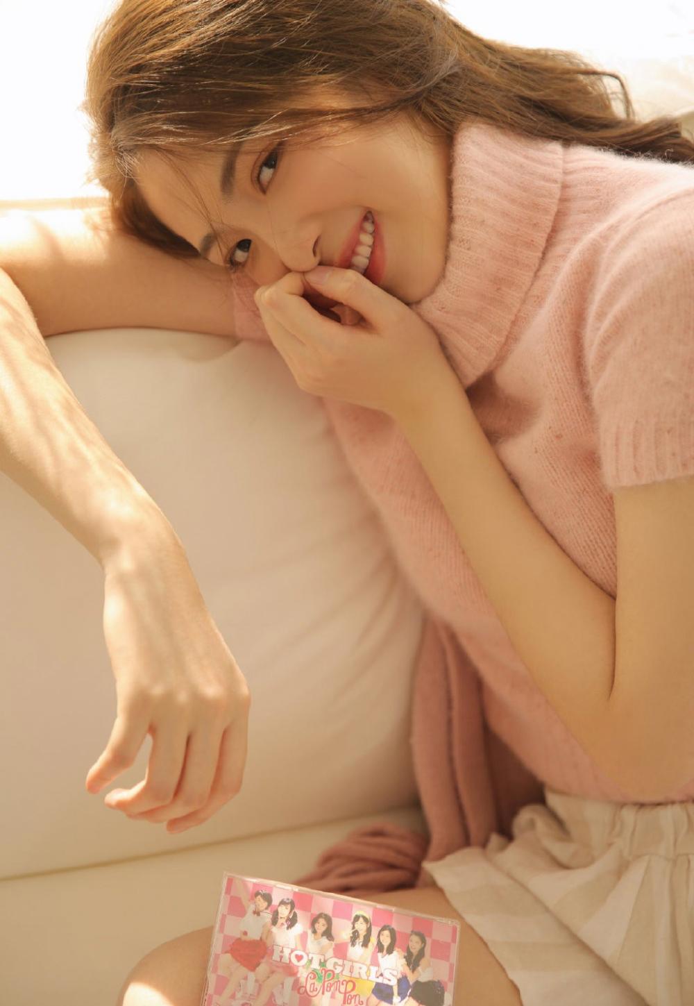 年轻的小姨子爱上我 她竟把手伸进我睡裤内往腰下游走