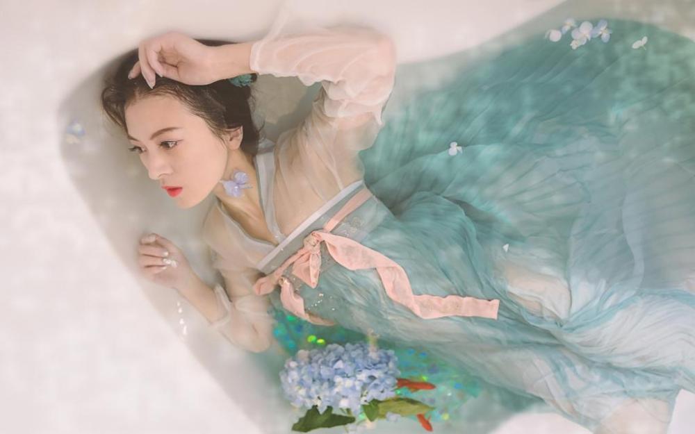妻子和我跟老外玩3P