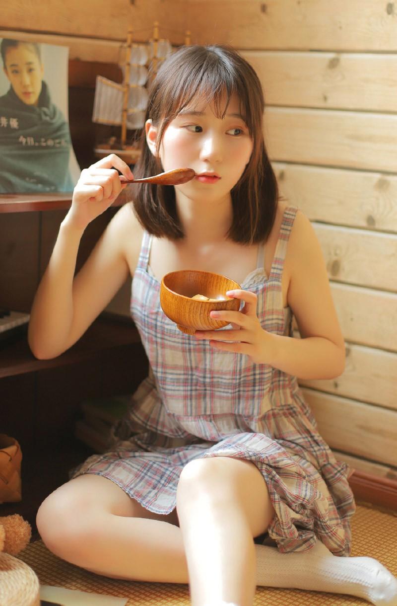 寂寞骚妇的诱惑 我将她那潮水般的蜜道狠狠塞满