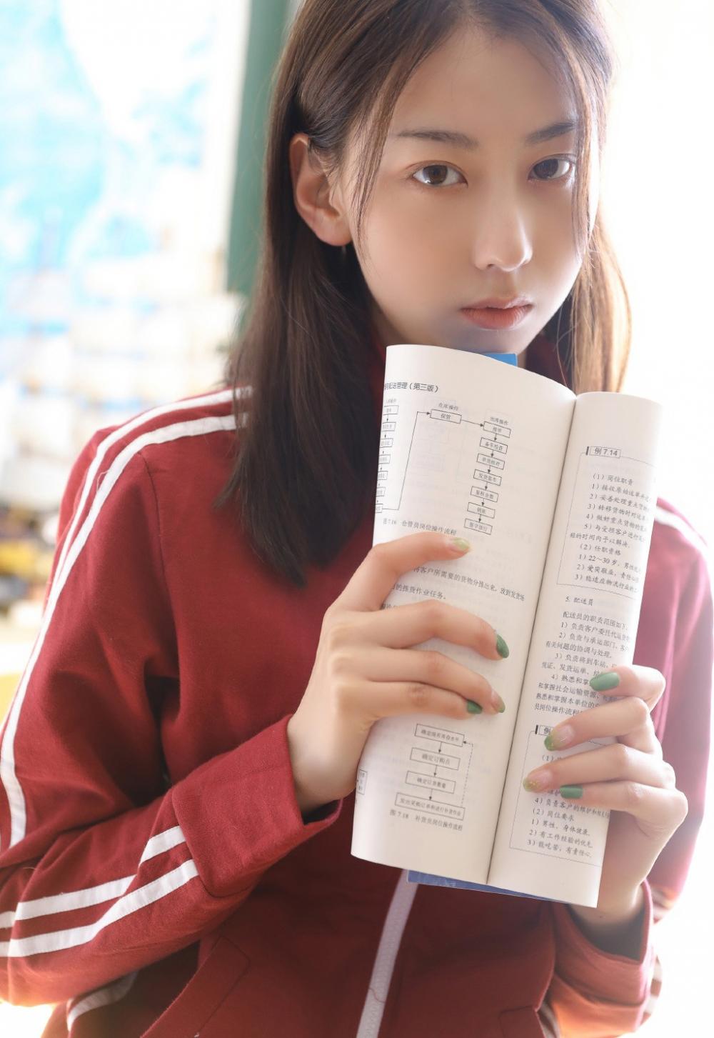 多情书生遇伞妖_民间故事
