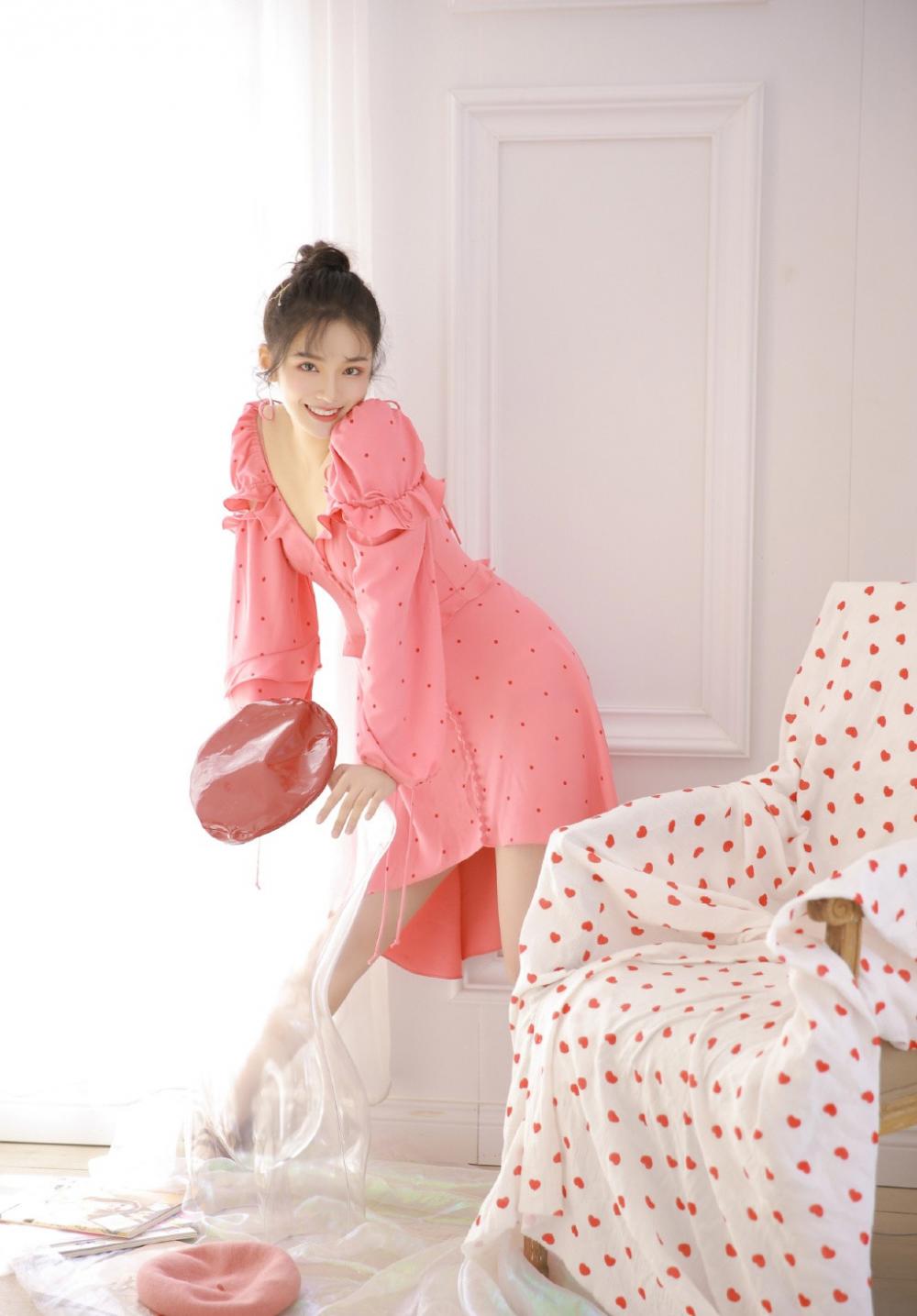 老婆产后找男摄影师拍全裸写真