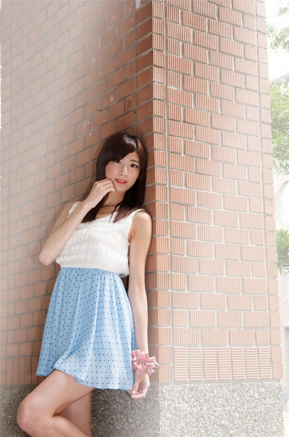 痛!痛啊!嗯嗯嗯啊不要嗯进去 趁她不注意整根插进去