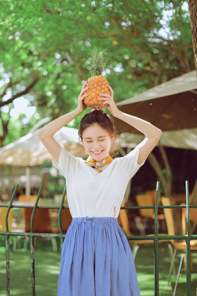 实拍美女在床上遭偷拍裸照全过程