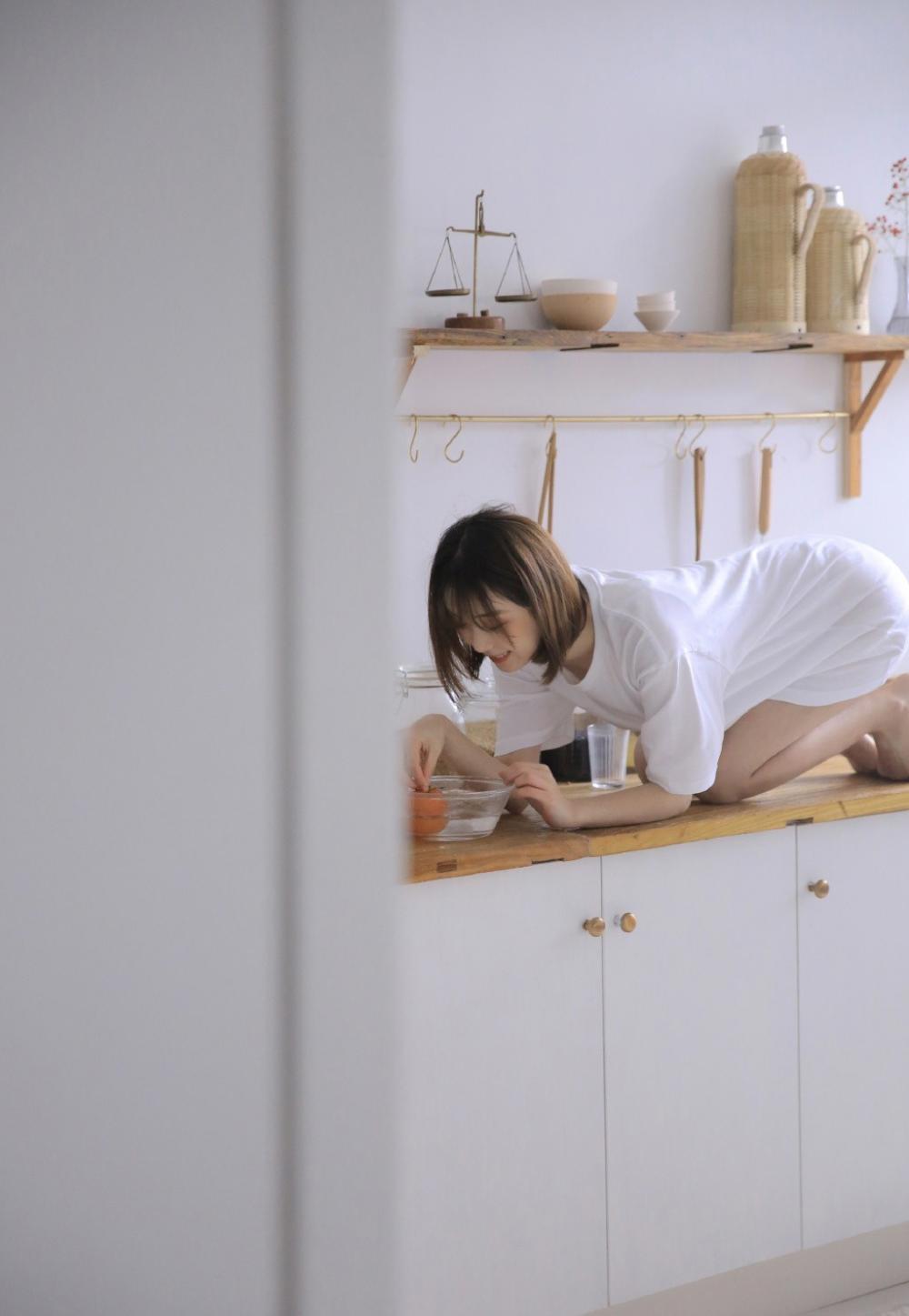 街坊口中称赞的好女人得了脏病,她成了全家凌辱的对象