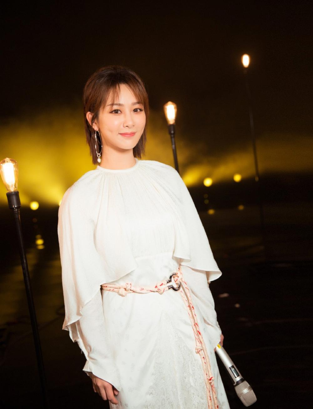 一段跨度5岁的姐弟恋,走到婚姻殿堂的门口,他终露怯