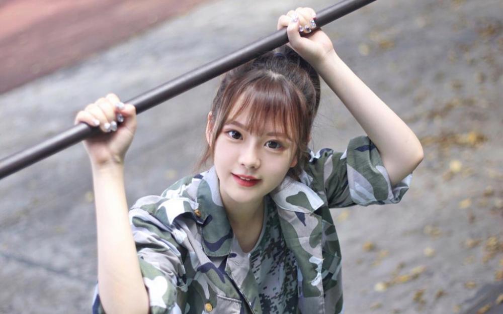 探索G点让她做个性福的喷水女人