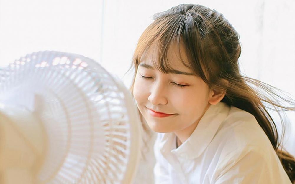 经典姐弟恋：在姐姐的房间里zuo爱