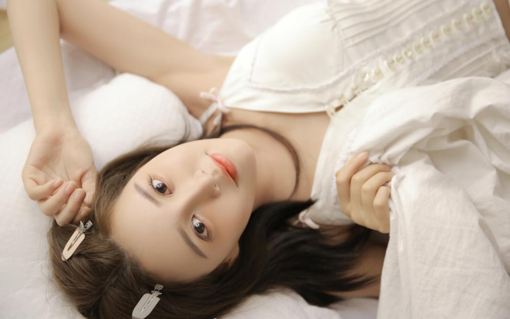 朋友老婆来我家喝醉了 他俩吵架我和老婆受累