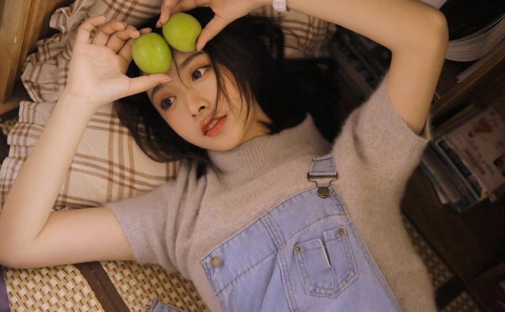 她老公突然回家让我躲衣柜