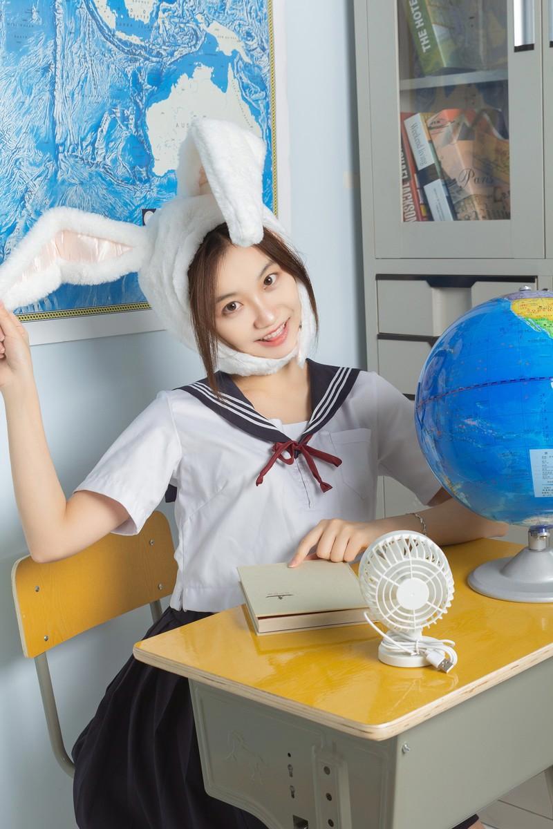 我是极品儿媳妇 婆婆不在我帮忙服侍寂寞难耐的公公