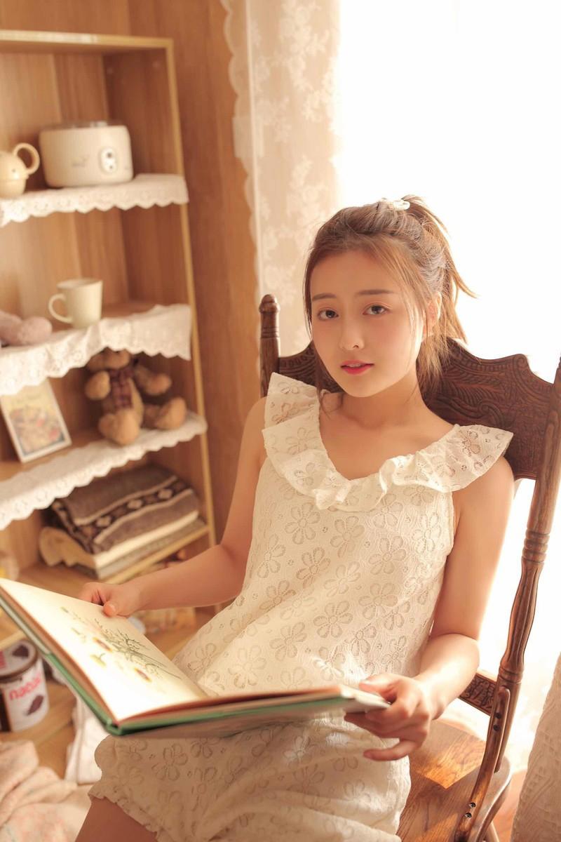 找老婆找得心慌意乱 最后发现她竟睡在老板身边