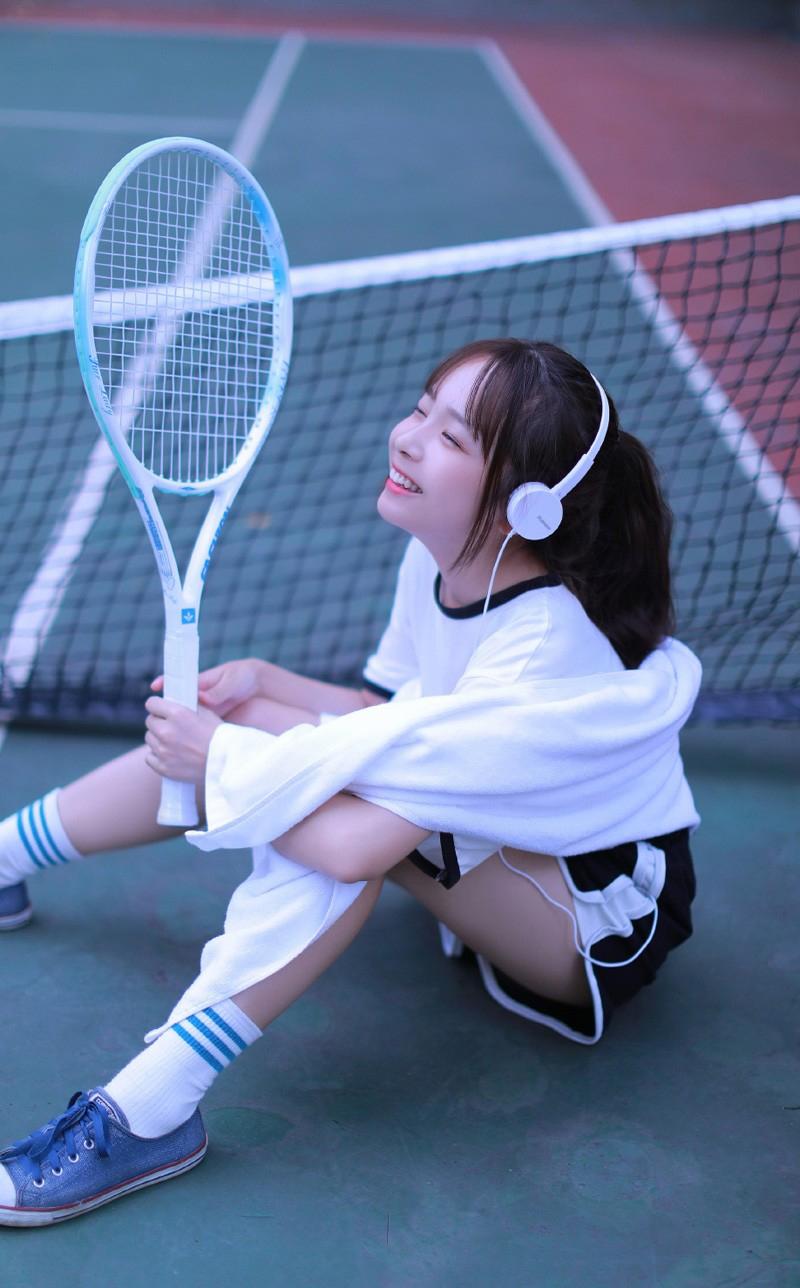 高中女生的胸被男的摸 摸同桌女生大腿图片 真人口咬十九种图