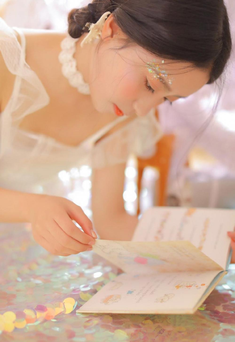 两根插好爽h高 输了就要脱一件又要摸