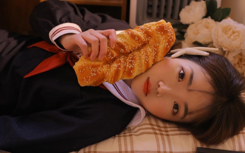 健身房里的“姐弟恋”