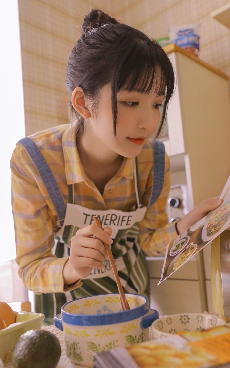 酒吧卫生间内 陌生男人把我压在墙角