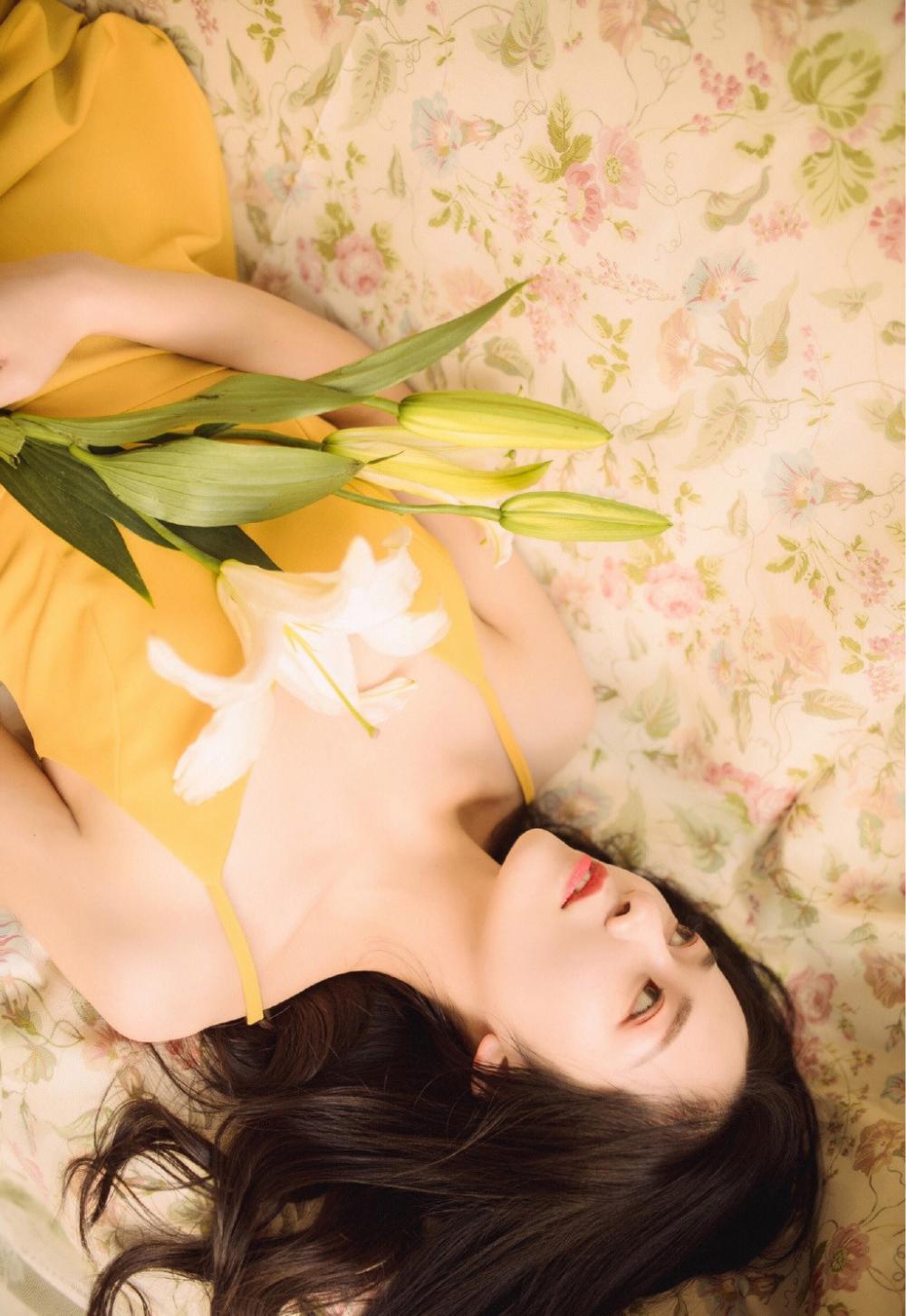 奶奶骂我妈是男人公用的婬妇，却住在我妈买的房里享福