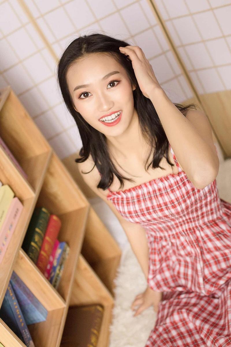 揉捏乳头给她前所未有的快感
