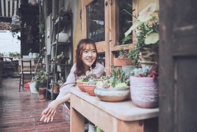 荒烟埋葬伤痕,红尘紫陌陪君