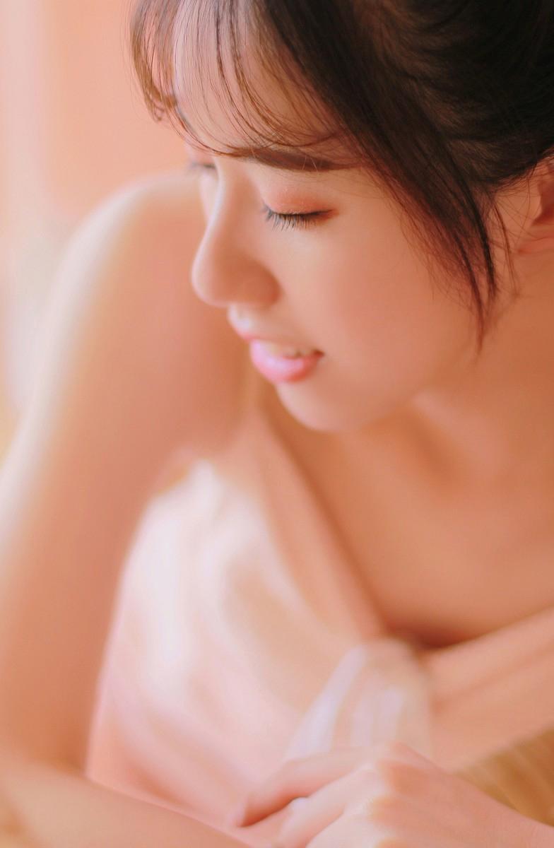 我想把自己给爸爸 爸爸压着妈妈图片 爸爸让我玩他下面