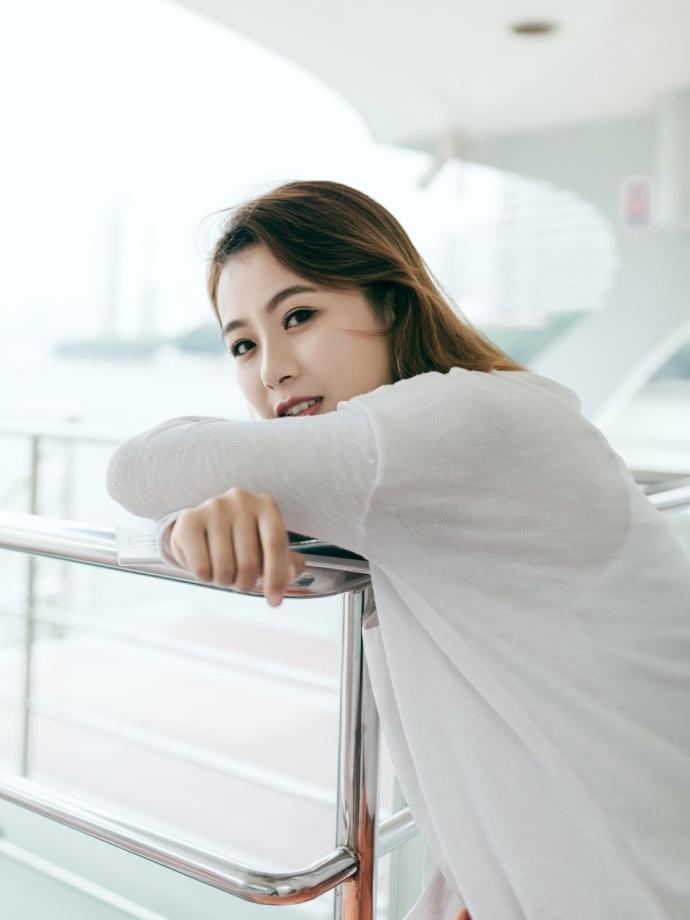 我和女室友合租的故事：她床下面的东西让我大开眼界