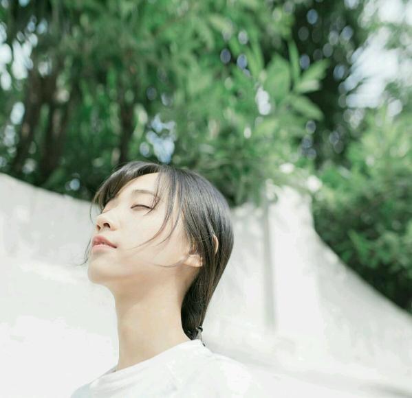 没有伞的孩子,必须努力奔跑