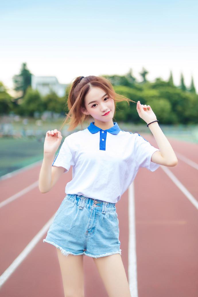 夫妻在一起跑步 增进情感更加健康