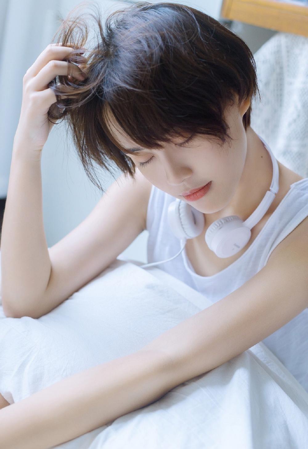 蓝燕死了么？蓝燕豪放裸泳照片 蓝燕豪放裸泳视频