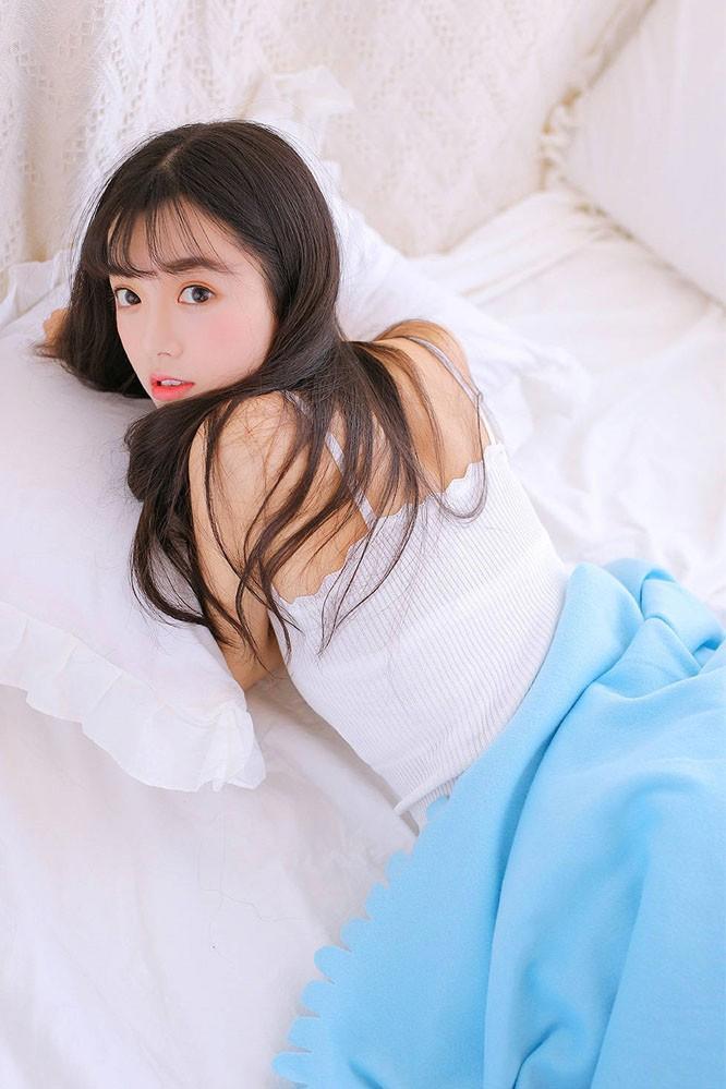 下面好湿怎么会那么多水阿?老公说:我摸摸...阿!我的孩子