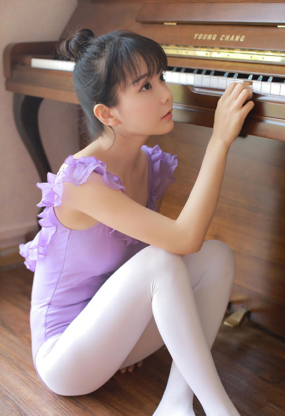 高梁地野炕头葛伶俐 肉棒进入山村少女 山村老汉大肉棒