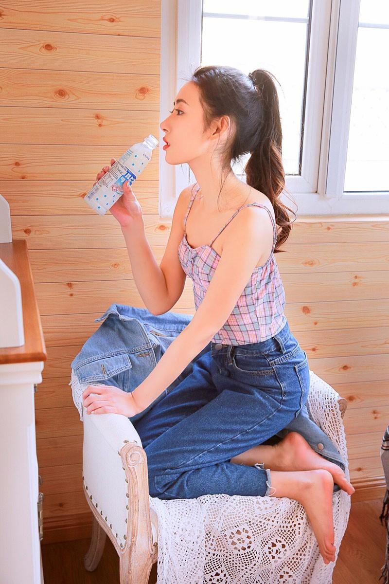 两性故事吃奶添下面 老公和美貌邻居暗度陈仓