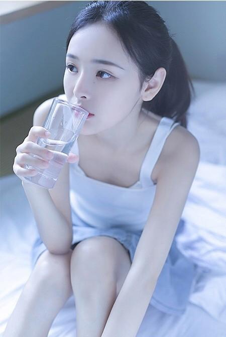 快递男对我钟情 恋爱不成做闺密