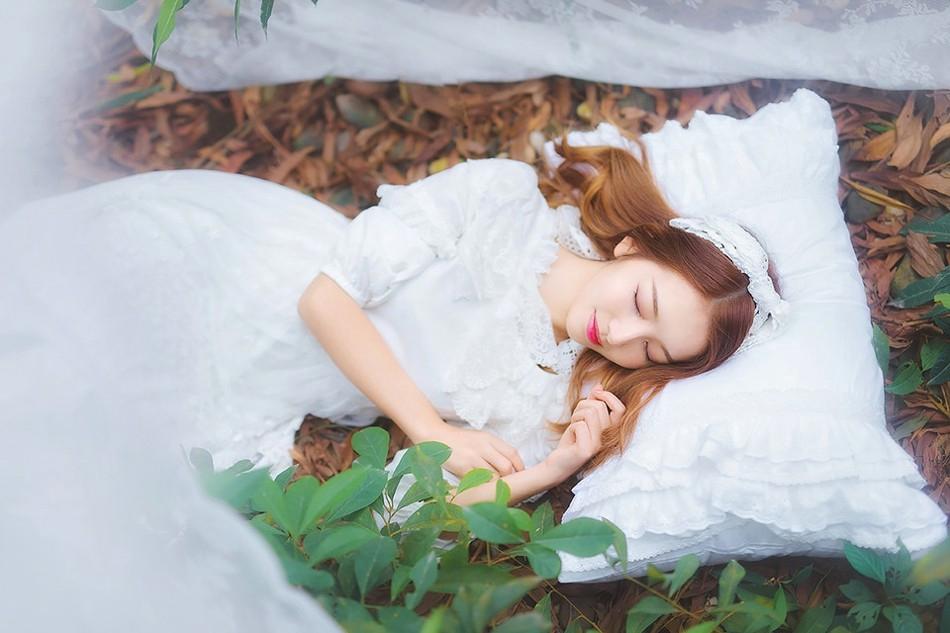后妈后妹把我绑起来,让老男人霸王硬上弓毁掉我