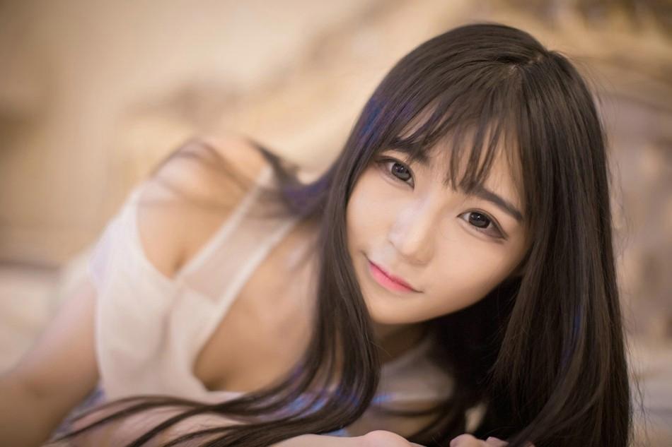 奶奶骂我妈是男人公用的婬妇，却住在我妈买的房里享福