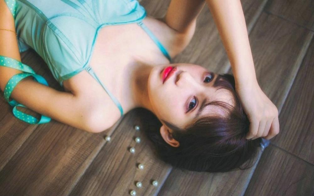 在苞米地我把少女村花的第一次给要了