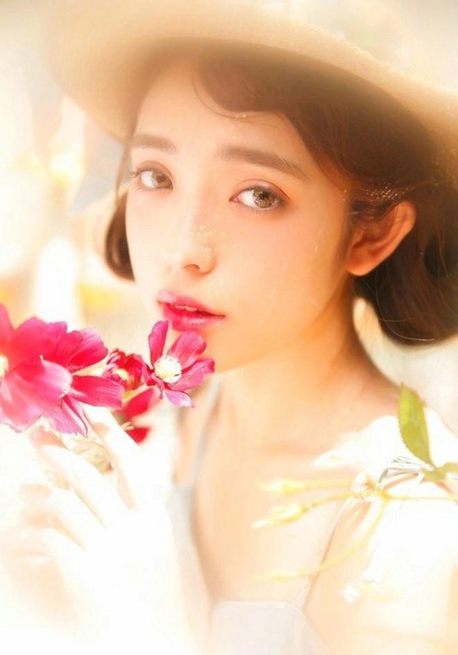 为什么王俊凯老是穿长裤老是摸裤裆 王俊凯抓裤裆图片