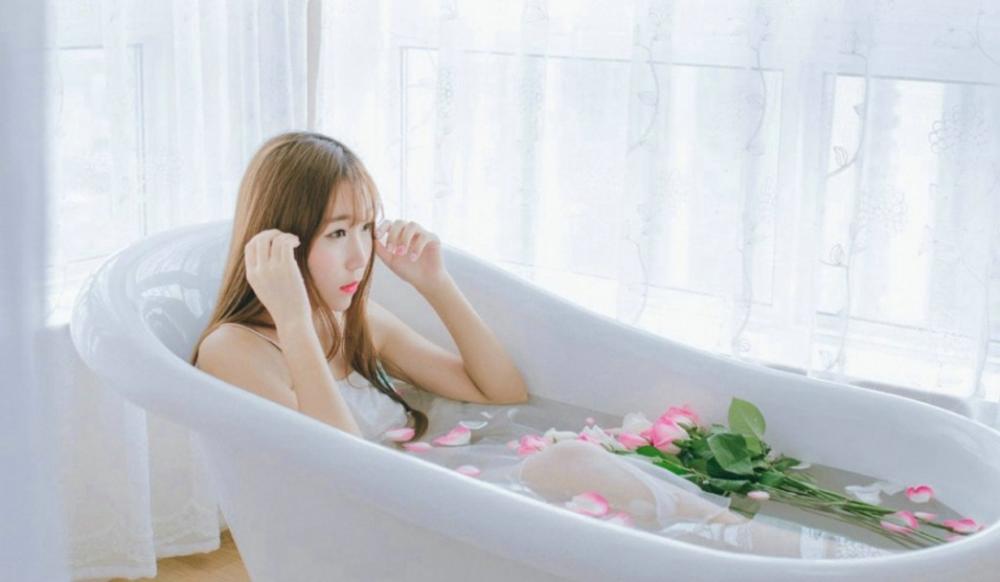 亡妻“五七”：你闻到玫瑰花香吗？