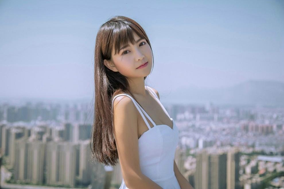 被小偷强了长达一小时，我竟高潮了好几次