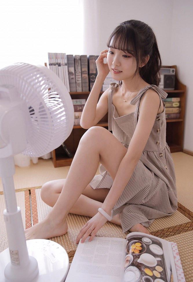 她老公出轨女同事，却裸着双乳来诱惑我男人