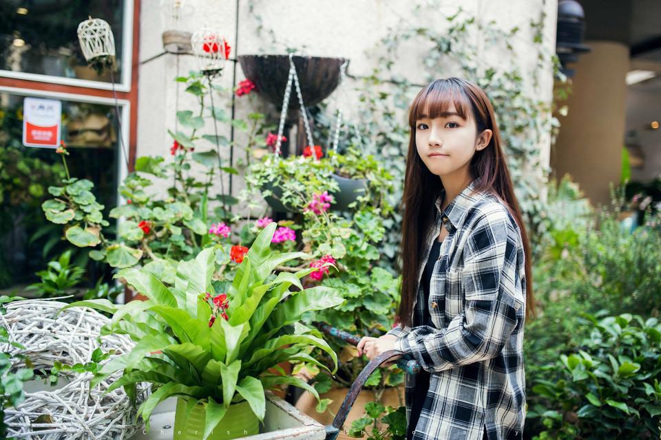 我是女村长的贴身神医 寂寞的她要我每晚陪她玩床上游戏