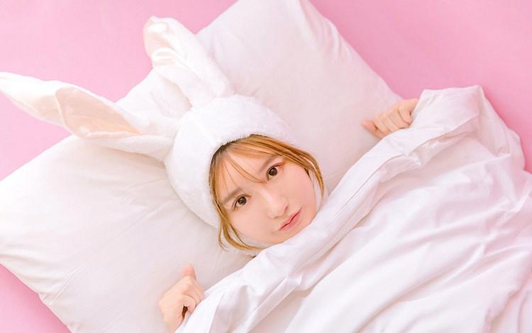 饥饿放荡的熟妇，那个风骚的女人和司机偷情