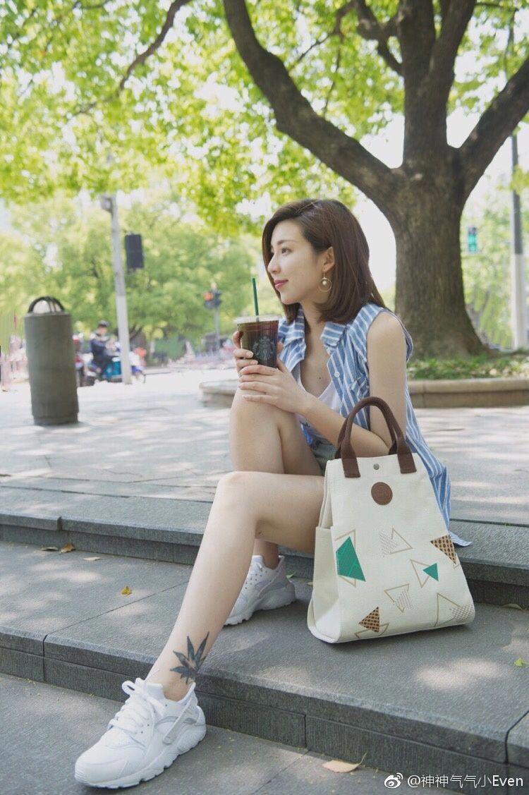 常青树——青春的那段懵懂的爱情，学校后的那棵常青树，那段抹不